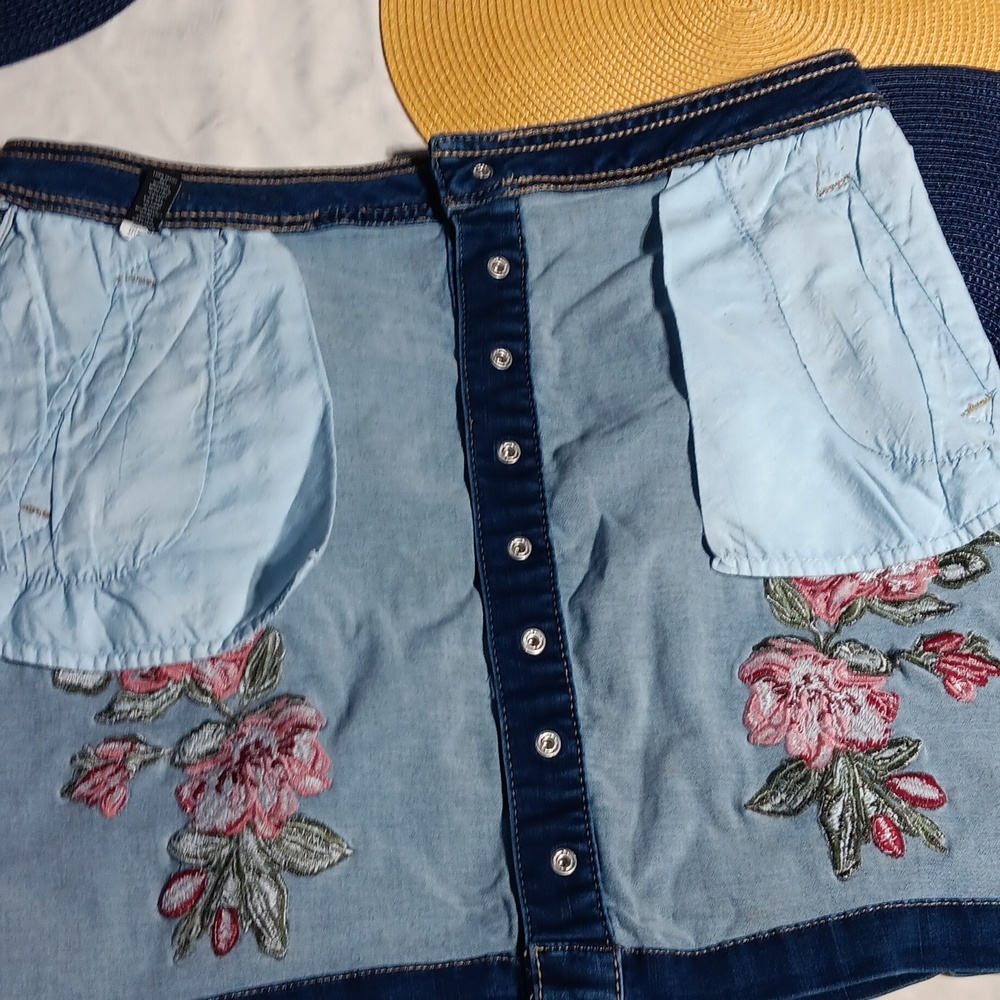 EUC INC denim embroidered skirt - Picture 7 of 9